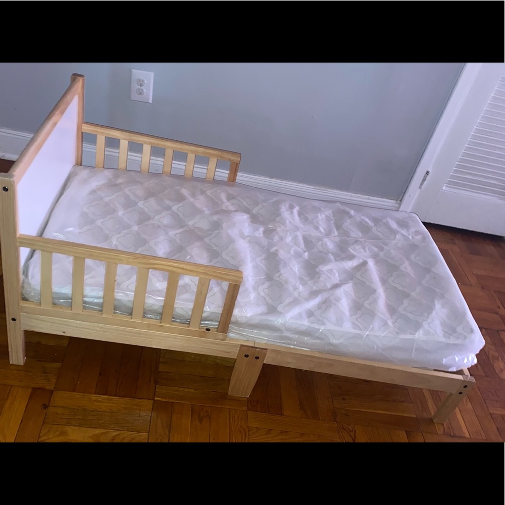 Toddler bed with mattress